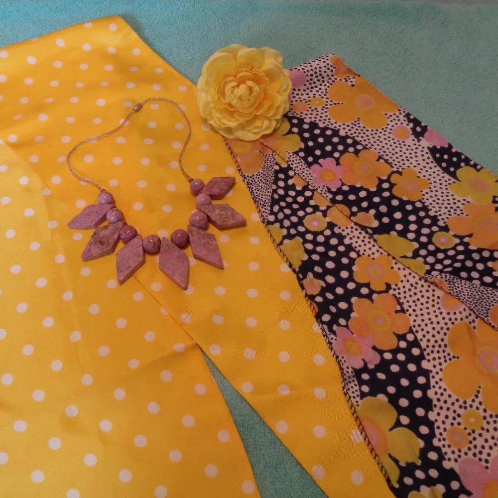 SUNNY GIRL RETRO GIRL YELLOW W DOTS SCARF HIPPIE COLORS TIE STONES NECKL…
